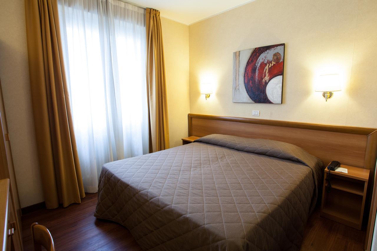 Hotel Esperia Rho Esterno foto