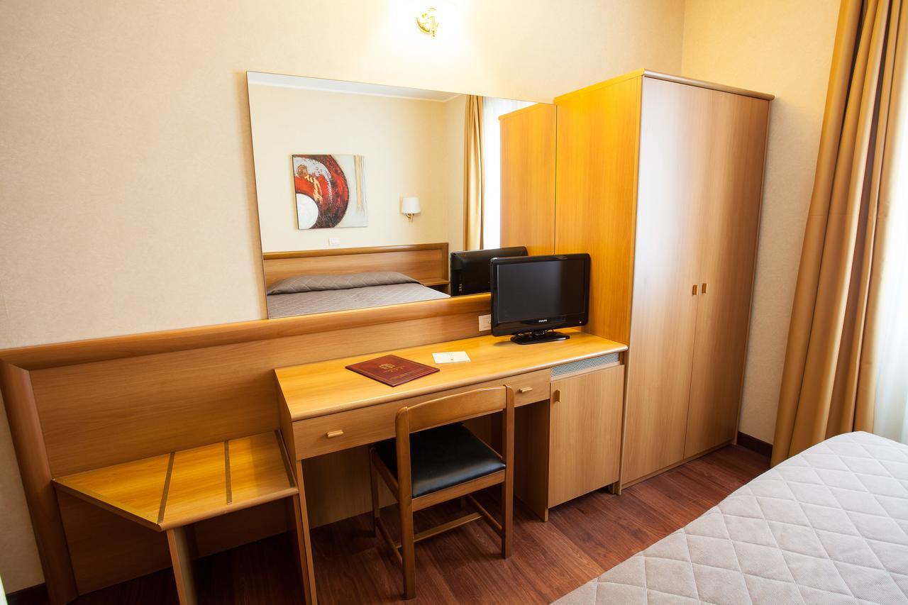 Hotel Esperia Rho Esterno foto