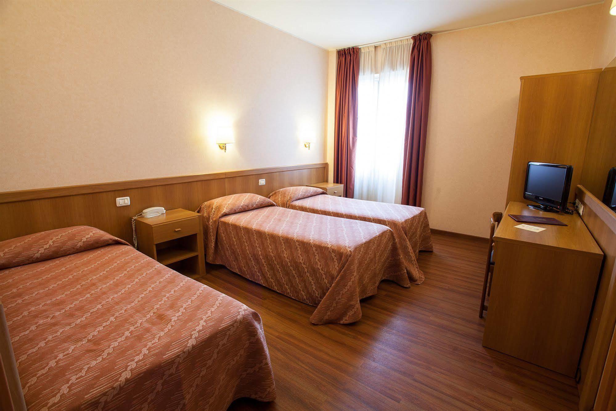 Hotel Esperia Rho Esterno foto
