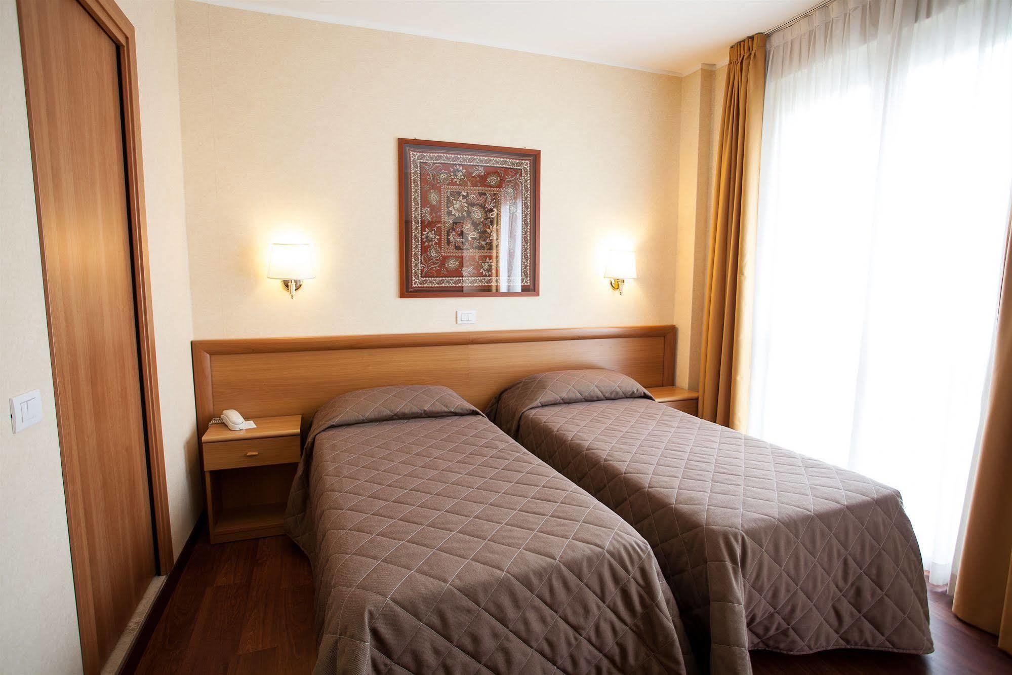 Hotel Esperia Rho Esterno foto