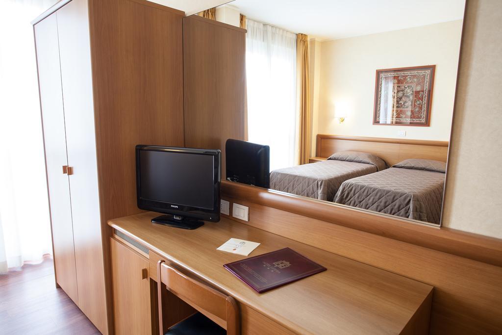 Hotel Esperia Rho Esterno foto